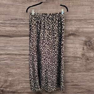 Women's Black Skirt With a White, and Blue Flower Pattern, Large, Never Worn